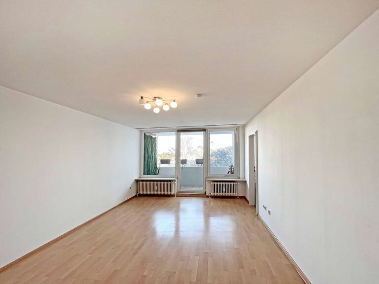 Jagdfeldring Wohnzimmer Fenster Balkon