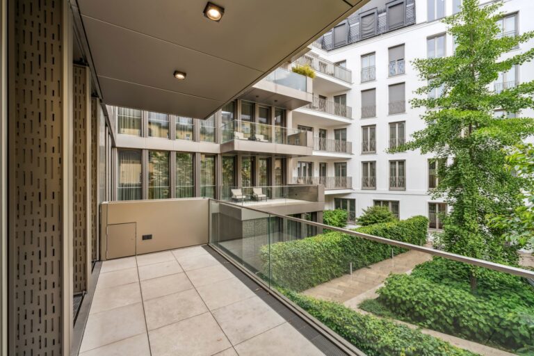 Referenzen 8 backbone 547180 A 073 WEB