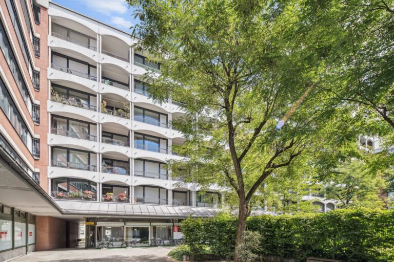 2-Zimmer-Wohnung zum Kauf in München Bogenhausen – Offener Wohnbereich mit viel Tageslicht